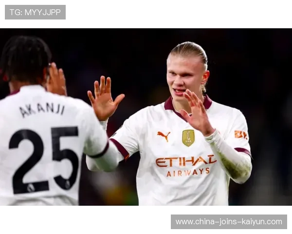 德布劳内外脚背妙传穿透防线，曼城前场连线闪耀