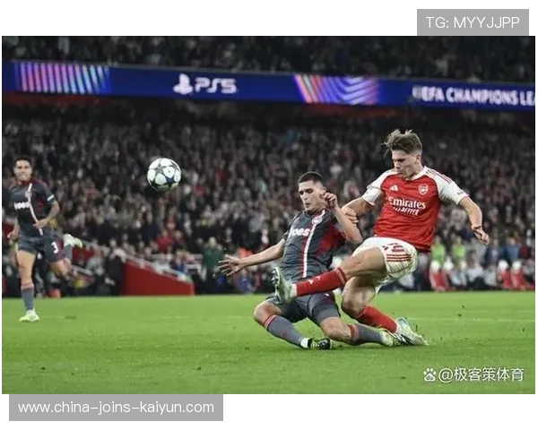 拉什福德倒地铲射完成反超